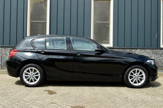 BMW 1-SERIE 118i Sport-Line Rijklaarprijs-Garantie Navigatie Led Sport Interieur Airco