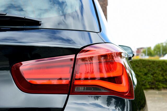 BMW 1-SERIE 118i Sport-Line Rijklaarprijs-Garantie Navigatie Led Sport Interieur Airco