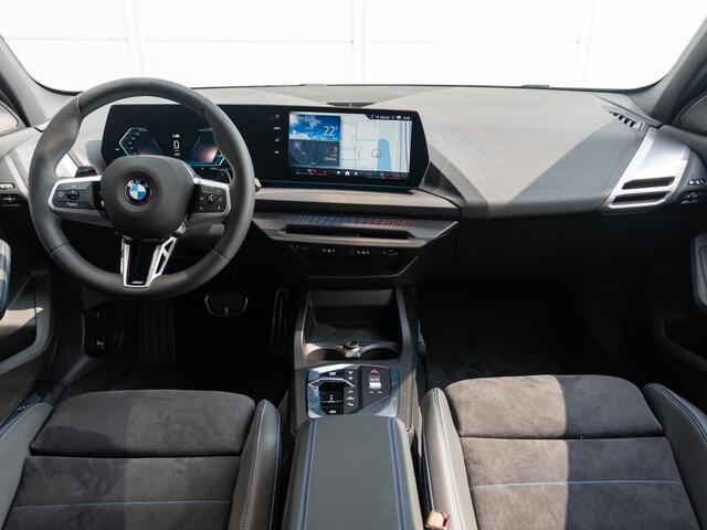 BMW 1-SERIE 120 | M Sportpakket Pro | Premium Pack | Verwarmd Stuurwiel | Comfort Access | Achteruitrijcamera | Stoelverwarming | Harman-Kardon