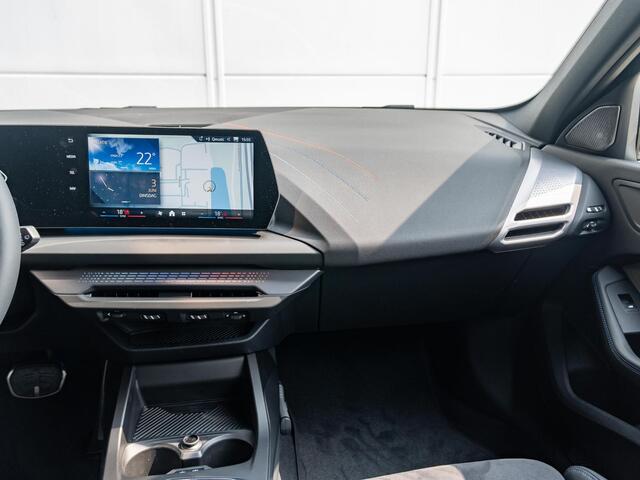 BMW 1-SERIE 120 | M Sportpakket Pro | Premium Pack | Verwarmd Stuurwiel | Comfort Access | Achteruitrijcamera | Stoelverwarming | Harman-Kardon