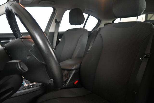 BMW 1-SERIE 118i Corporate Lease Automaat Clima Navigatie Rijklaarprijs Inruil Mogelijk!