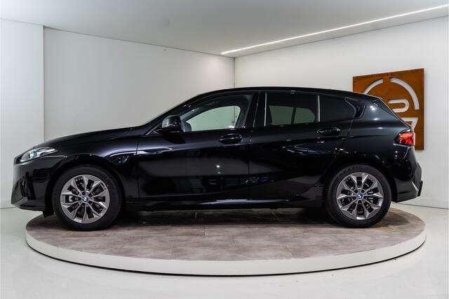 BMW 1-SERIE 120 Sport Premium 157PK | NIEUW 2025 PER DIRECT BESCHIKBAAR | Laser | Carplay | Comfort | Fabrieksgarantie