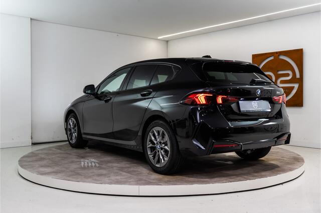 BMW 1-SERIE 120 Sport Premium 157PK | NIEUW 2025 PER DIRECT BESCHIKBAAR | Laser | Carplay | Comfort | Fabrieksgarantie