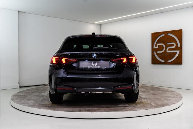 BMW 1-SERIE 120 Sport Premium 157PK | NIEUW 2025 PER DIRECT BESCHIKBAAR | Laser | Carplay | Comfort | Fabrieksgarantie