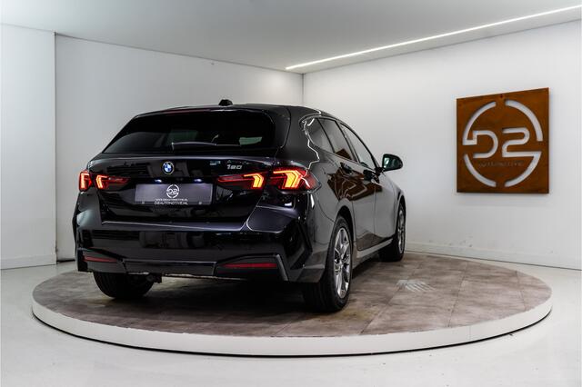 BMW 1-SERIE 120 Sport Premium 157PK | NIEUW 2025 PER DIRECT BESCHIKBAAR | Laser | Carplay | Comfort | Fabrieksgarantie