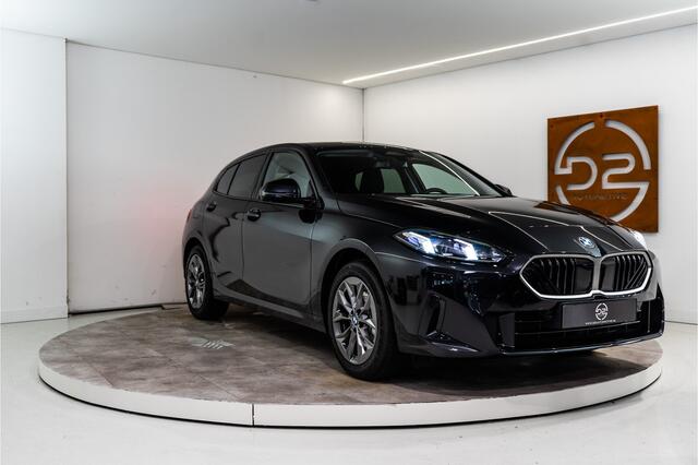 BMW 1-SERIE 120 Sport Premium 157PK | NIEUW 2025 PER DIRECT BESCHIKBAAR | Laser | Carplay | Comfort | Fabrieksgarantie