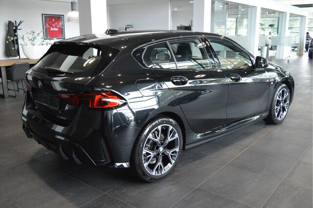 BMW 1-SERIE 120 M Sport navi camera led cruise 18 inch nieuw model !!