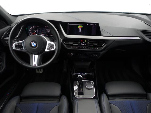 BMW 1-SERIE 118i M Sport Performance Aut- Carplay, Android Auto, Xenon Led, Sfeerverlichting, Stoelverwarming, Shadowline