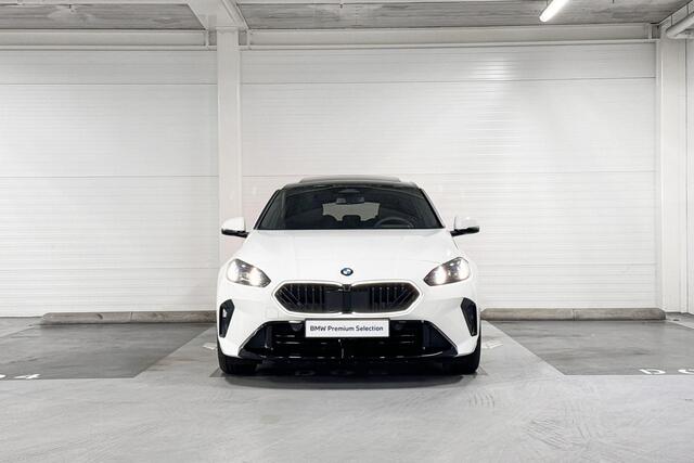 BMW 1-SERIE 120 | M-Sport Pro | Innovation Pack | Driving Assistant | Harman/Kardon | Panoramadak | Comfort Access