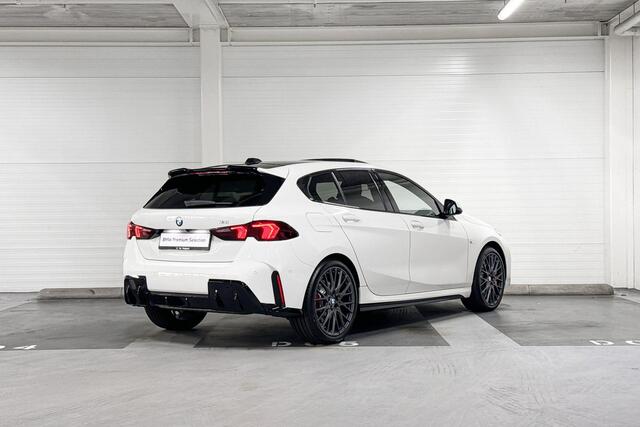 BMW 1-SERIE 120 | M-Sport Pro | Innovation Pack | Driving Assistant | Harman/Kardon | Panoramadak | Comfort Access