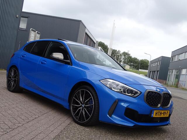 BMW 1-SERIE M135i xDrive High Executive PANORAMADAK|HEAD-UP DISPLAY|DODEHOEK DETECTIE|ACHTERUIT RIJ CAMERA|SPORT STOELEN|KEYLESS ENTRY/GO|NAVIAGTIE|LASER KOPLAMPEN