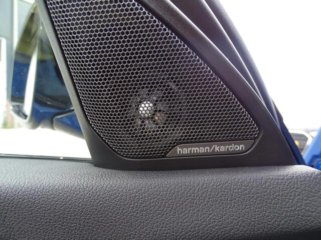 BMW 1-SERIE M135i xDrive High Executive PANORAMADAK|HEAD-UP DISPLAY|DODEHOEK DETECTIE|ACHTERUIT RIJ CAMERA|SPORT STOELEN|KEYLESS ENTRY/GO|NAVIAGTIE|LASER KOPLAMPEN