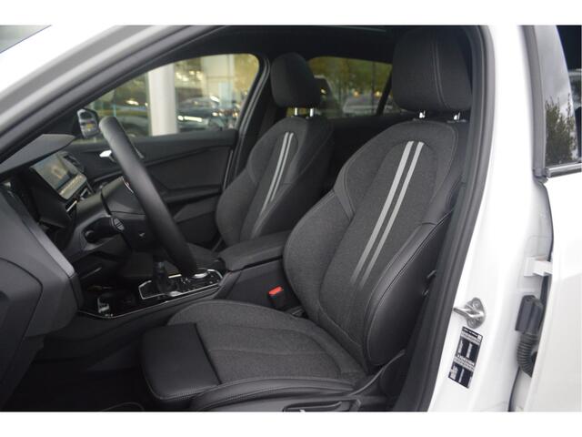 BMW 1-SERIE 118i Executive Sport Line / Panoramadak / Sportstoelen / LED / Parking Assistant / Parking Assistant / Live Cockpit Professional