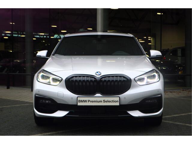 BMW 1-SERIE 118i Executive Sport Line / Panoramadak / Sportstoelen / LED / Parking Assistant / Parking Assistant / Live Cockpit Professional