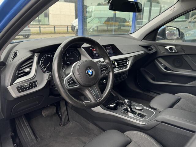 BMW 1-SERIE 118i High Executive| Clima, Cruise, Carplay, Stoelverwarming,