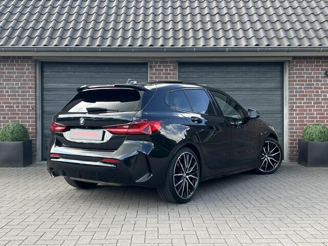 BMW 1-SERIE 118I High Exe M-Sport Pano Sfeer Zwart optiek ACC