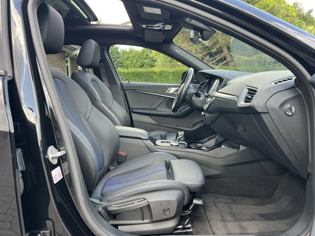 BMW 1-SERIE 118I High Exe M-Sport Pano Sfeer Zwart optiek ACC