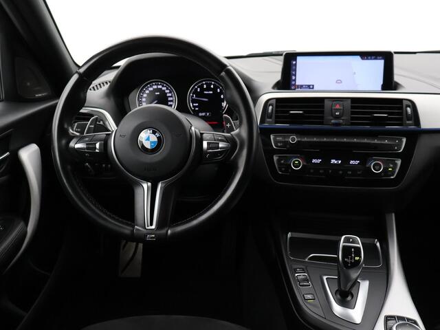 BMW 1-SERIE M140i 340 PK M-SPORT AUT8 + HARMAN/KARDON | 19 INCH | SPORTUITLAAT | CAMERA | STOELVERWARMING