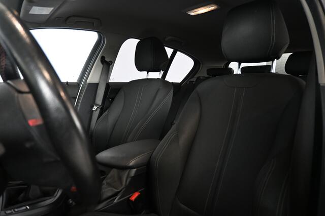 BMW 1-SERIE 116i Cima Navigatie Cruise Control LED Stoelverwarming Rijklaarprijs Inruil Mogelijk!