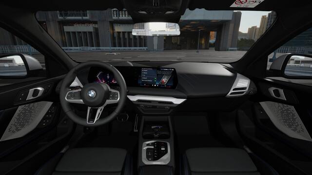 BMW 1-SERIE 120 High Executive M Sport Automaat / Panoramadak / Trekhaak / Sportstoelen / M Adaptief onderstel / Parking Assistant Plus / Head-Up / Comfort Access