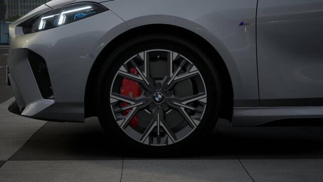 BMW 1-SERIE 120 High Executive M Sport Automaat / Panoramadak / Trekhaak / Sportstoelen / M Adaptief onderstel / Parking Assistant Plus / Head-Up / Comfort Access