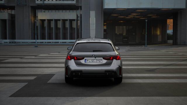 BMW 1-SERIE 120 M Sport Automaat / Sportstoelen / Achteruitrijcamera / M Adaptief onderstel / Parking Assistant / Stoelverwarming