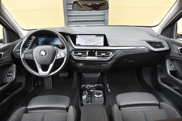 BMW 1-SERIE 118i Executive Edition * Sport line * Lichtpakket * Apple CarPlay * PDC *