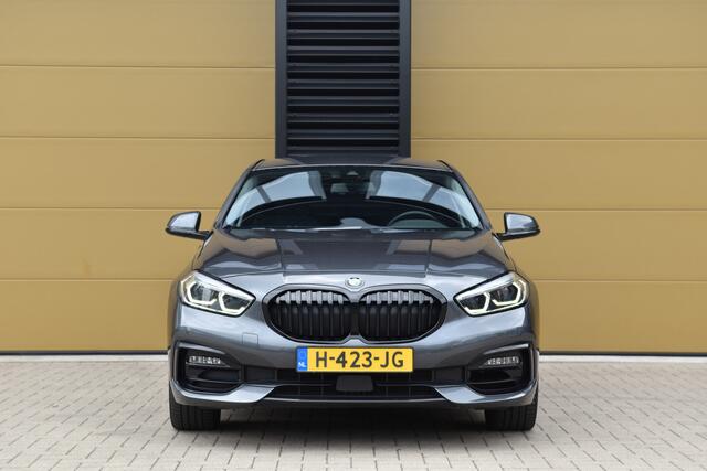 BMW 1-SERIE 118i Executive Edition * Sport line * Lichtpakket * Apple CarPlay * PDC *