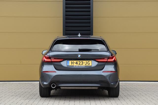 BMW 1-SERIE 118i Executive Edition * Sport line * Lichtpakket * Apple CarPlay * PDC *
