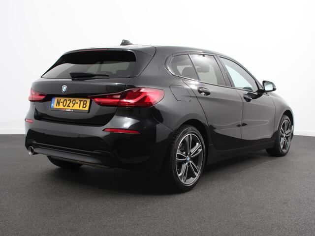 BMW 1-SERIE 118i Automaat Sportline Business Edition Climate control Navigatie Cruise control LED Parkeersensor achter Apple Carplay/ Android Auto