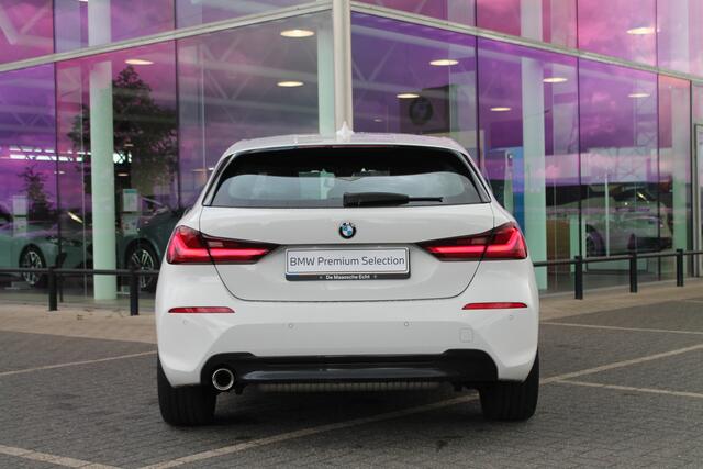 BMW 1-SERIE 118i Executive Sport Line Automaat / Sportstoelen / LED / Head-Up / Live Cockpit Professional / Cruise Control