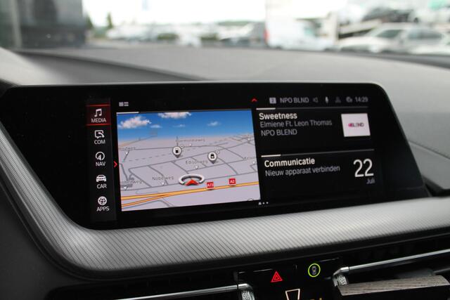 BMW 1-SERIE 118i Executive Sport Line Automaat / Sportstoelen / LED / Head-Up / Live Cockpit Professional / Cruise Control