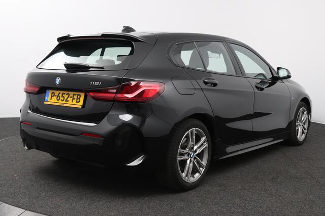 BMW 1-SERIE 118i Business Edition | M Sport | Sfeerverlichting | Sportstoelen |