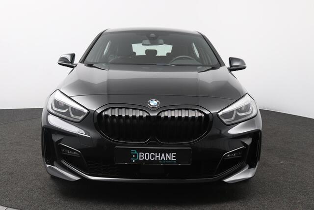 BMW 1-SERIE 118i Business Edition | M Sport | Sfeerverlichting | Sportstoelen |