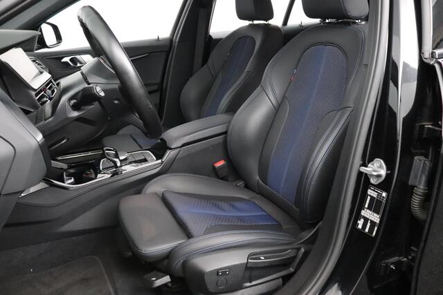BMW 1-SERIE 118i Business Edition | M Sport | Sfeerverlichting | Sportstoelen |