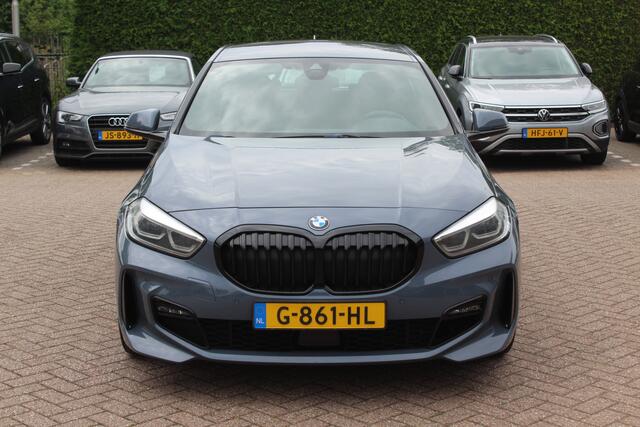 BMW 1-SERIE 118i Executive Ed. M Sport / Camera / Navigatie / 18'' / Sportstoelen / Stuur + Stoelverwarming / DAB / Cruise Control