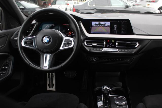 BMW 1-SERIE 118i Executive Ed. M Sport / Camera / Navigatie / 18'' / Sportstoelen / Stuur + Stoelverwarming / DAB / Cruise Control
