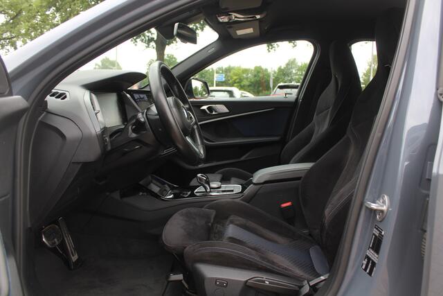 BMW 1-SERIE 118i Executive Ed. M Sport / Camera / Navigatie / 18'' / Sportstoelen / Stuur + Stoelverwarming / DAB / Cruise Control