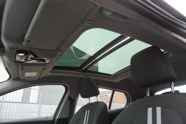 BMW 1-SERIE 118i 140PK Automaat Sport-line/Panodak/Camera/ Parking Pack