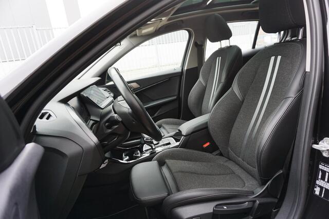 BMW 1-SERIE 118i 140PK Automaat Sport-line/Panodak/Camera/ Parking Pack