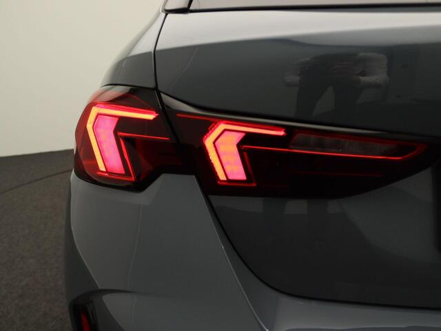 BMW 1-SERIE 120 M Sport Design Edition | Glazen Panoramadak | Driving Assistant Plus | Head-Up Display | Head-Up Display | 18"