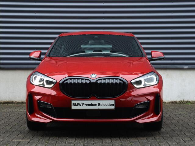 BMW 1-SERIE 5-deurs 118i | Executive | M Sportpakket | Apple Carplay | LED | 17'' LMV