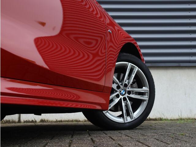 BMW 1-SERIE 5-deurs 118i | Executive | M Sportpakket | Apple Carplay | LED | 17'' LMV