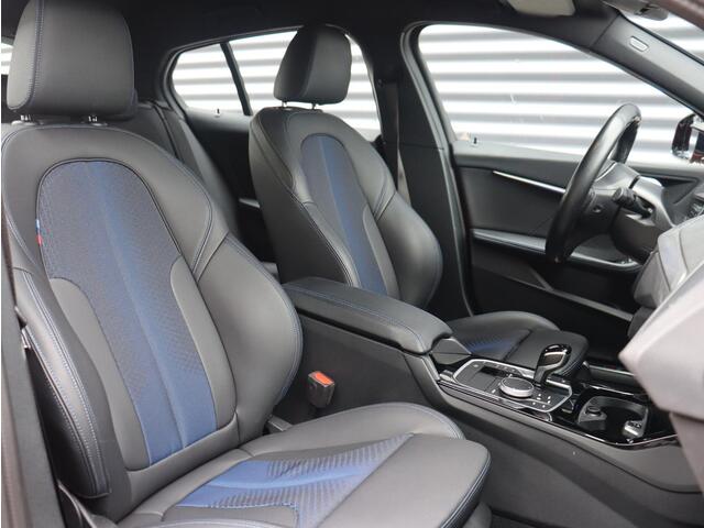 BMW 1-SERIE 5-deurs 118i | Executive | M Sportpakket | Apple Carplay | LED | 17'' LMV