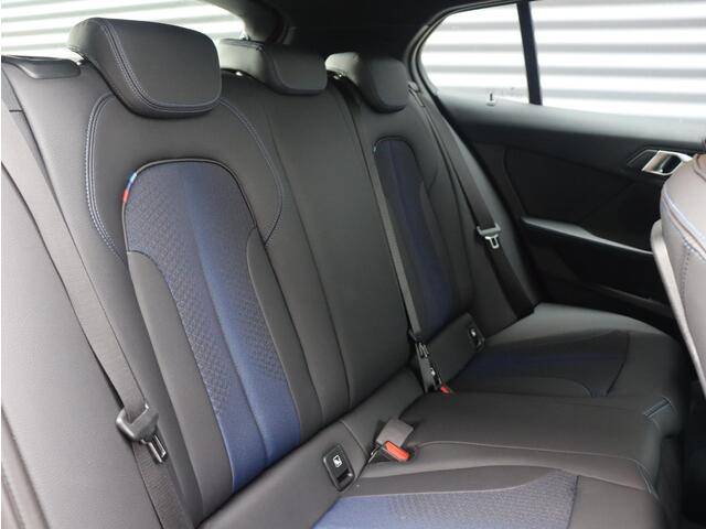 BMW 1-SERIE 5-deurs 118i | Executive | M Sportpakket | Apple Carplay | LED | 17'' LMV