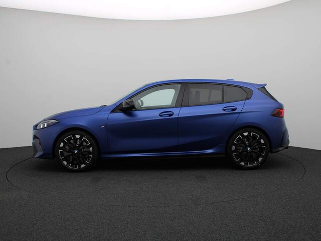 BMW 1-SERIE 5-deurs M135i xDrive | M Sportpakket Pro | Innovation Pack | Nieuw