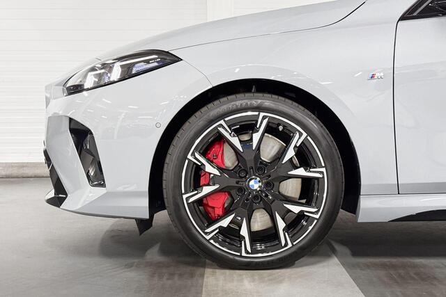 BMW 1-SERIE 120 | M-Sport Pro | Premium Pack | Driving Assistant | Harman/Kardon | Panoramadak | Comfort Access