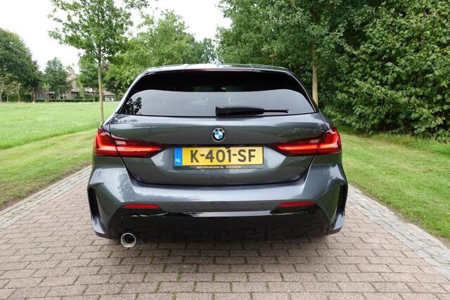 BMW 1-SERIE 118i High Executive M-Sport | Panodak | Stoelverw. | LED | DAB | Camera |