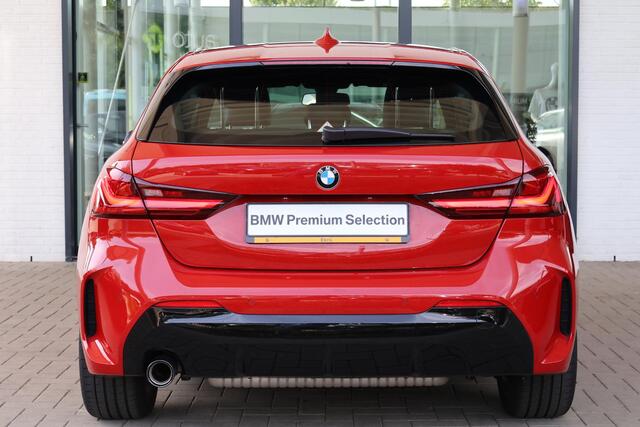 BMW 1-SERIE 5-deurs 118i | Model M Sport | M Shadow Line uitgebreid | Parkeersensoren voor én achter | Navigatiesysteem | LED-koplampen | Climate Control