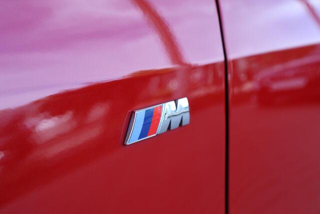 BMW 1-SERIE 5-deurs 118i | Model M Sport | M Shadow Line uitgebreid | Parkeersensoren voor én achter | Navigatiesysteem | LED-koplampen | Climate Control